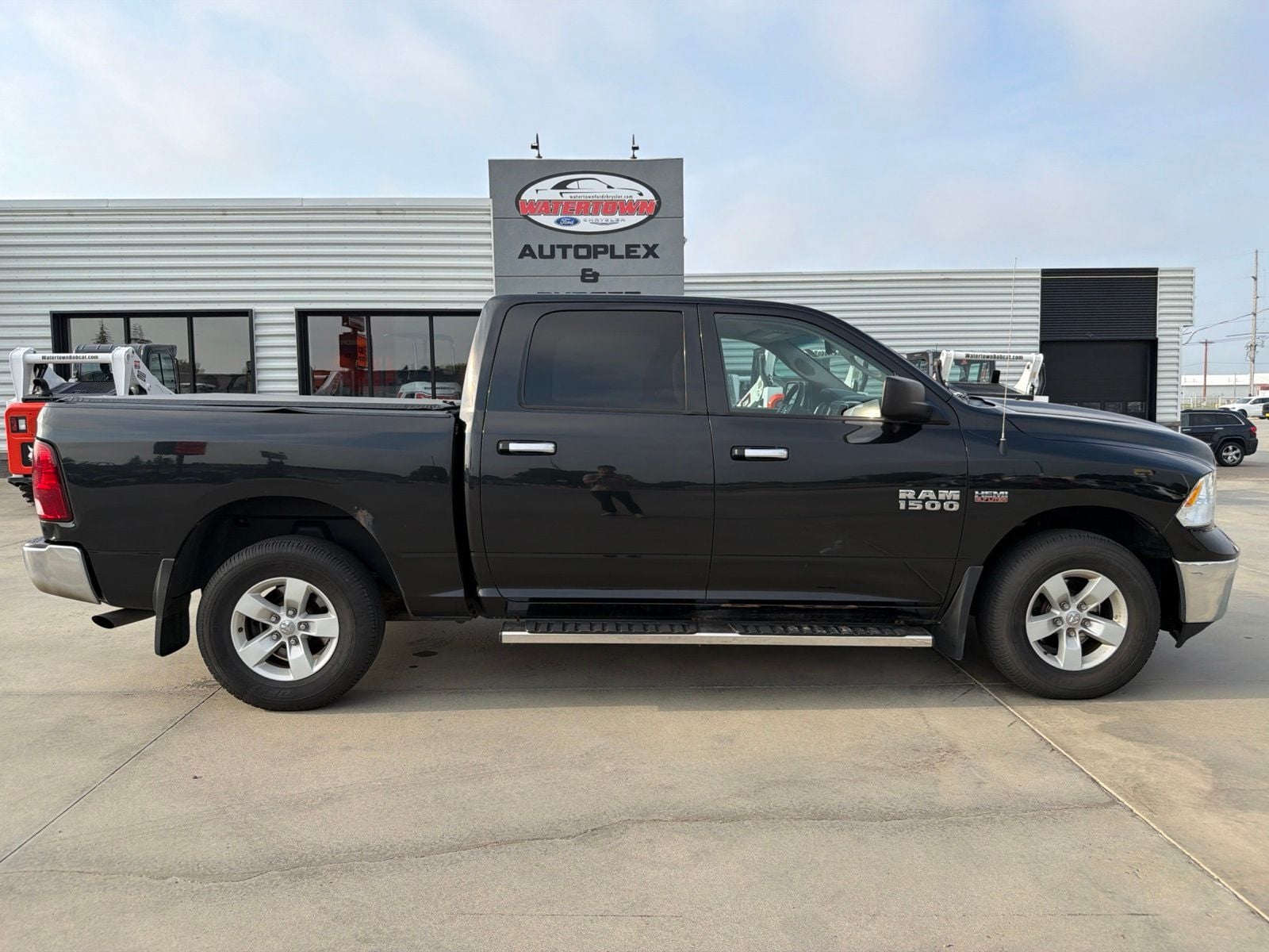 2016 RAM 1500 Pickup SLT
