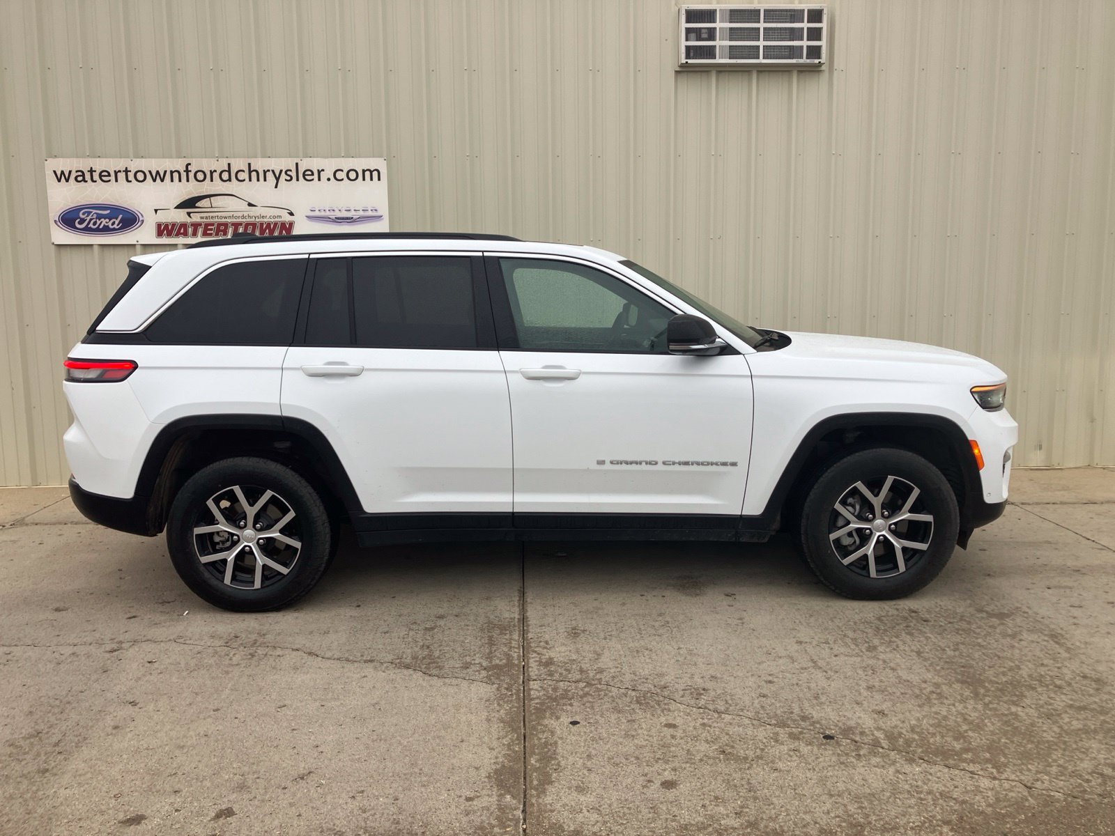 Used 2024 Jeep Grand Cherokee Limited SUV