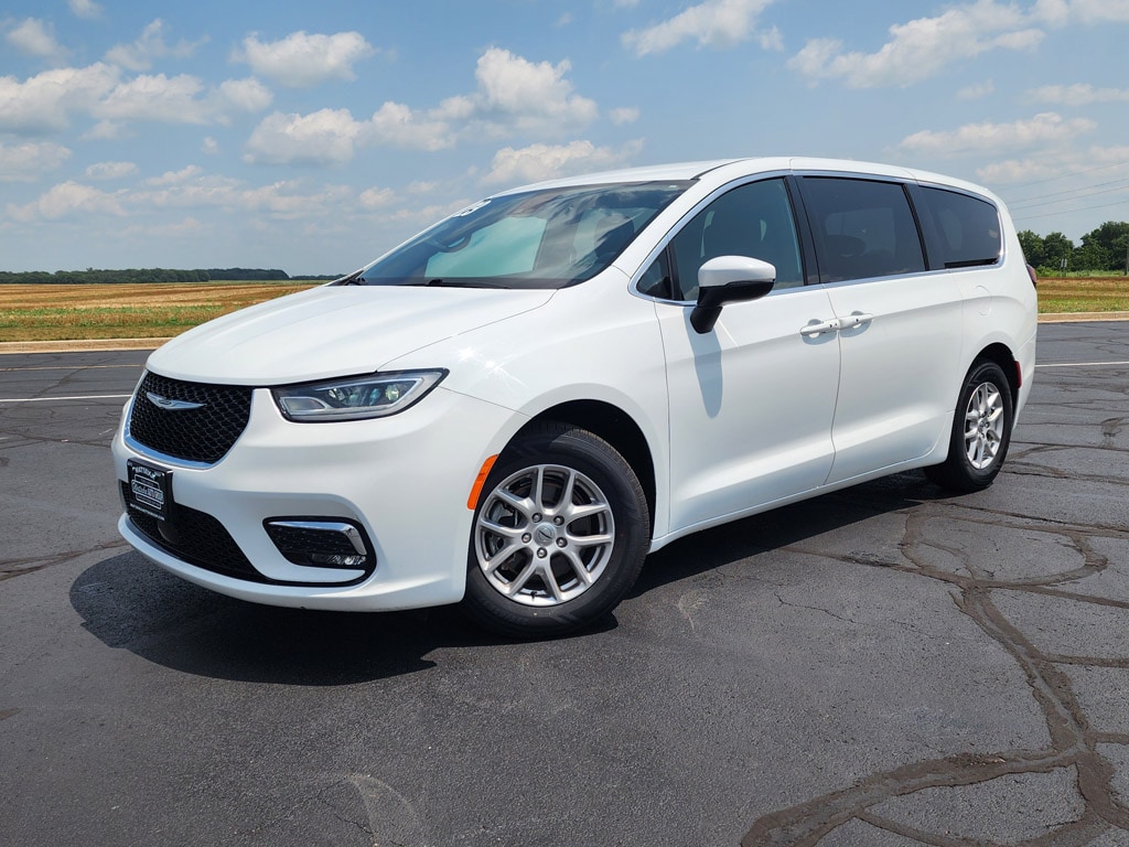 2023 Chrysler Pacifica Van Passenger Van 