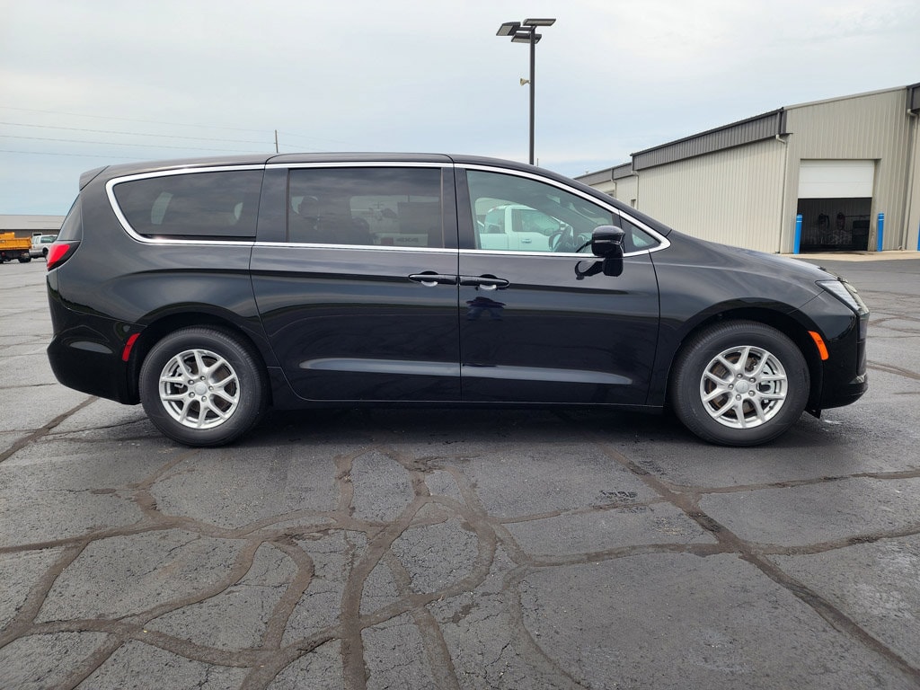 New 2027 Chrysler Pacifica SELECT Passenger Van