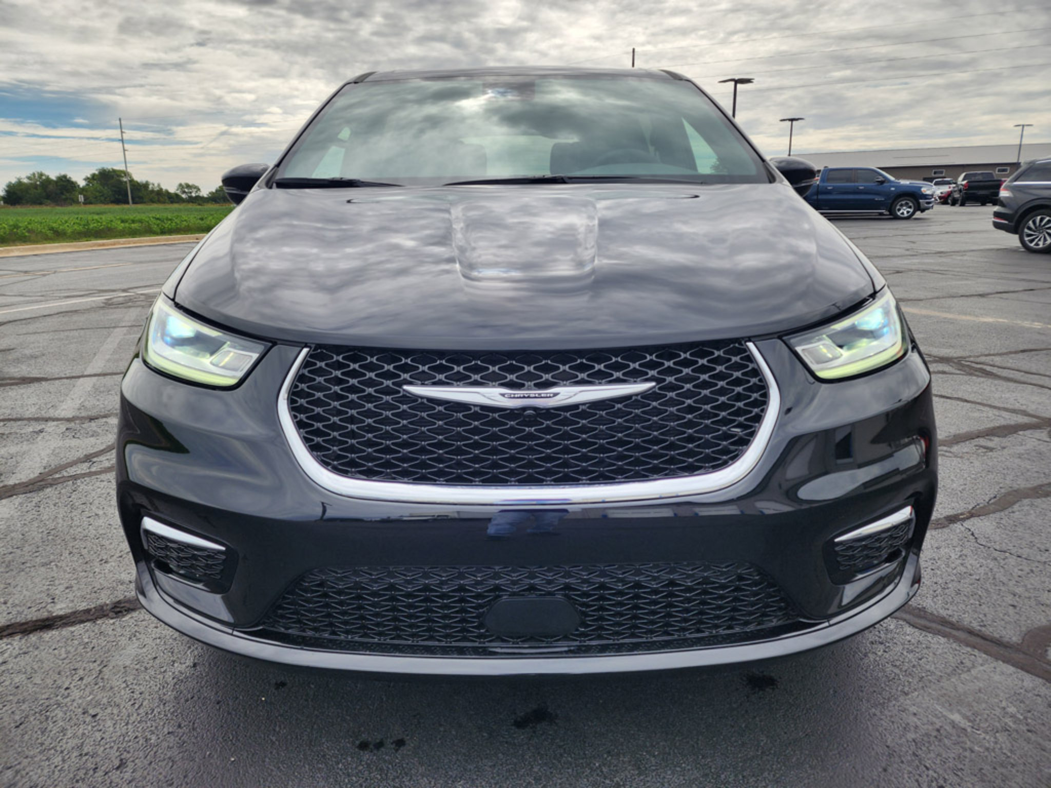 New 2026 Chrysler Pacifica SELECT AWD Passenger Van
