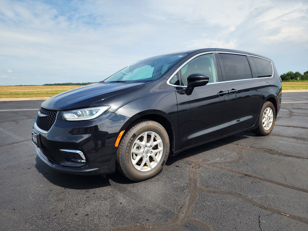 2023 Chrysler Pacifica Van Passenger Van 
