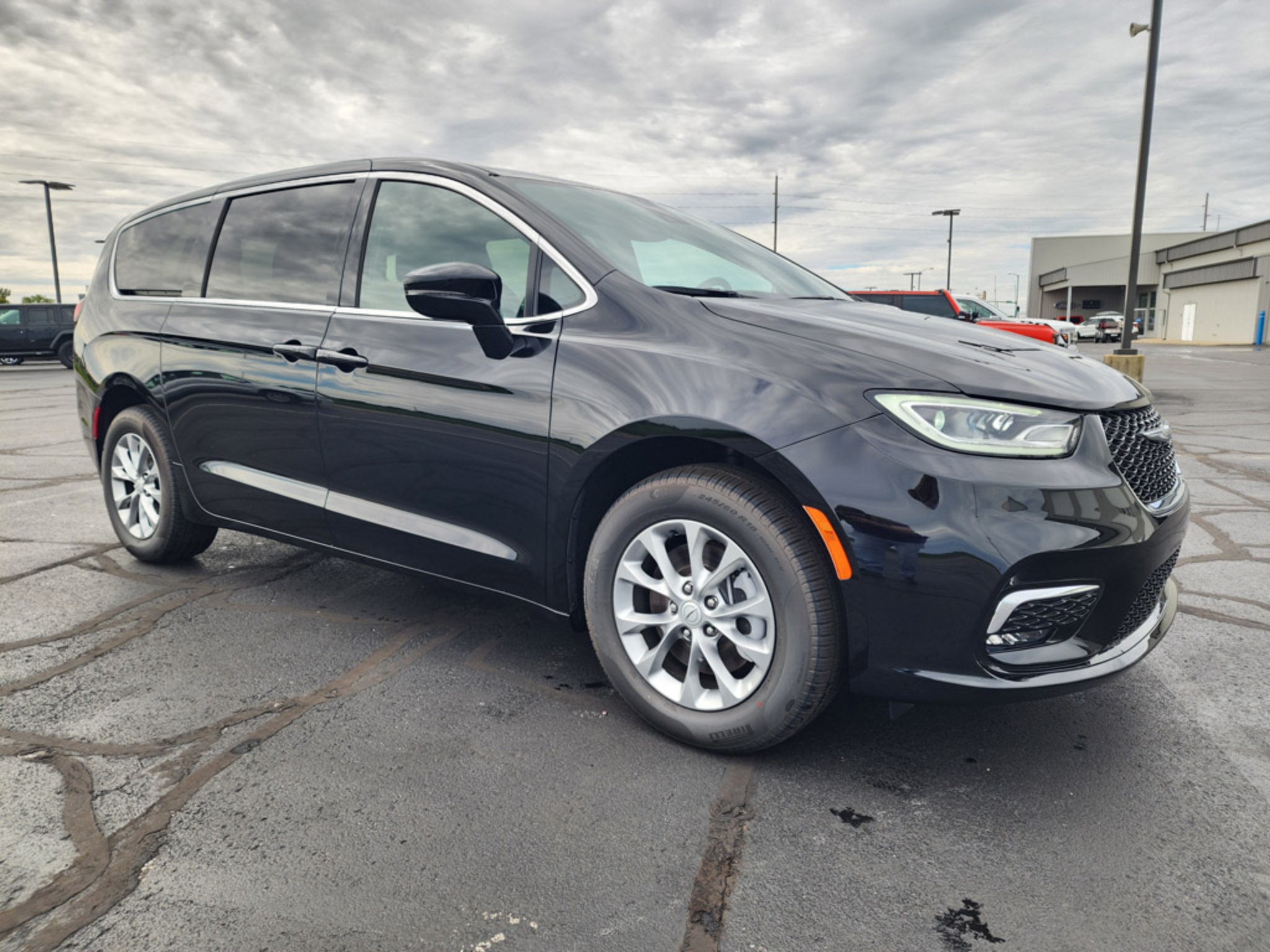 New 2026 Chrysler Pacifica SELECT AWD Passenger Van