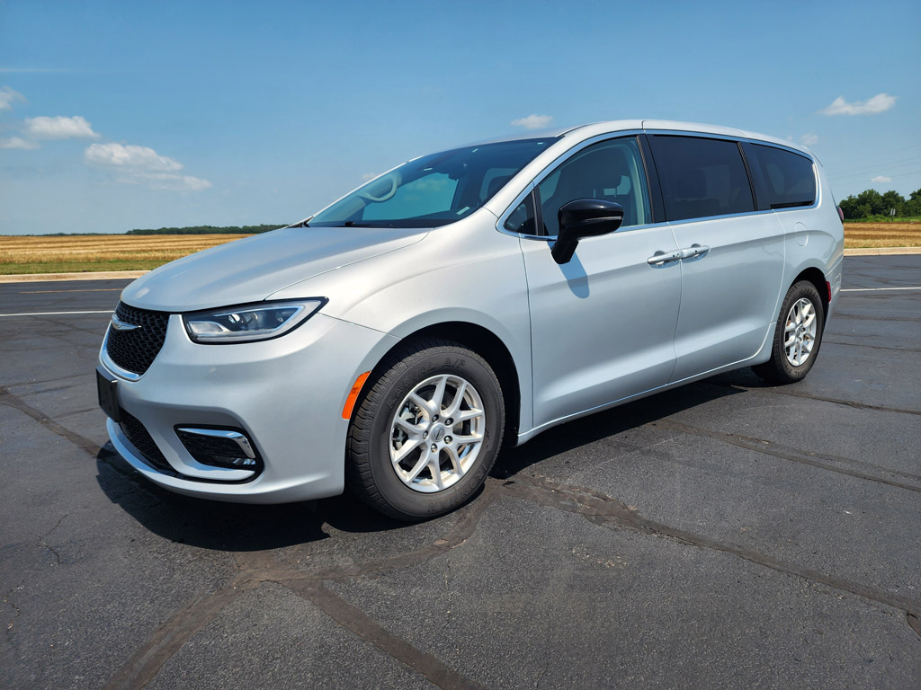 2024 Chrysler Pacifica Van Passenger Van 