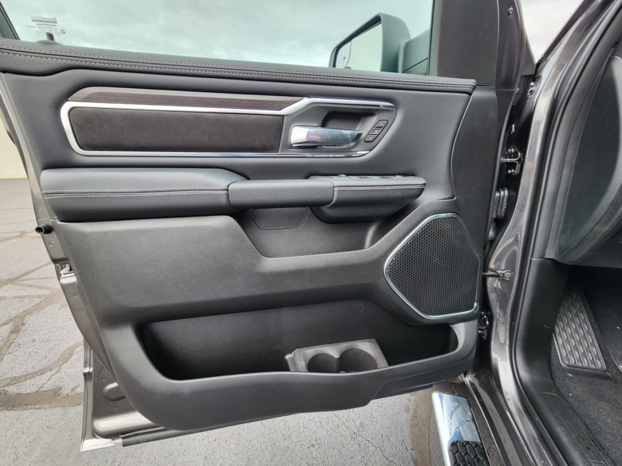 2027 RAM Ram 1500 Pickup Laramie - Photo 15