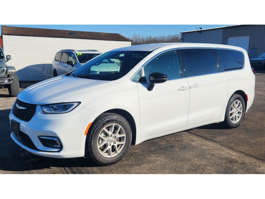 2025 Chrysler Pacifica Van Passenger Van 