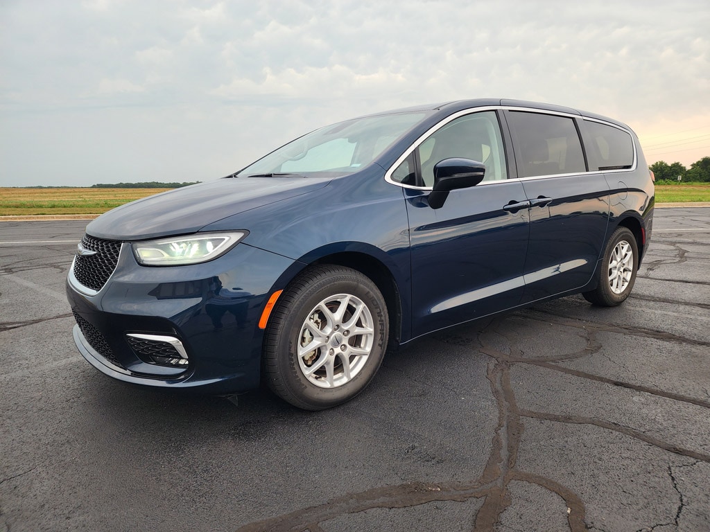2023 Chrysler Pacifica Van Passenger Van 