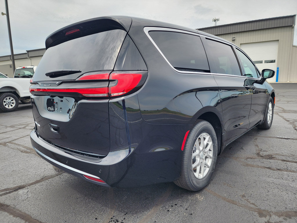 New 2027 Chrysler Pacifica SELECT Passenger Van