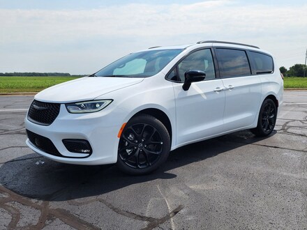 2026 Chrysler Pacifica SELECT Passenger Van