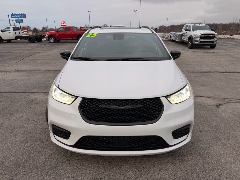 Used 2025 Chrysler Pacifica Limited Wagon