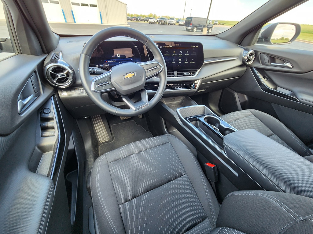 2025 Chevrolet Equinox LT - Photo 11