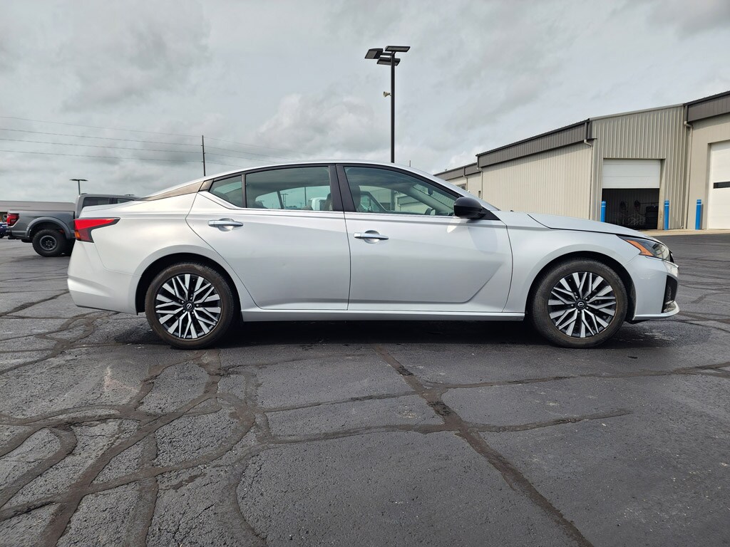 Used 2024 Nissan Altima 2.5 SV Sedan