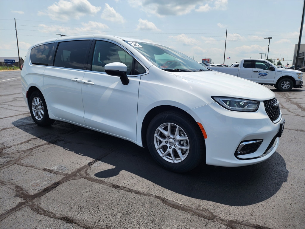 Used 2023 Chrysler Pacifica Touring Passenger Van