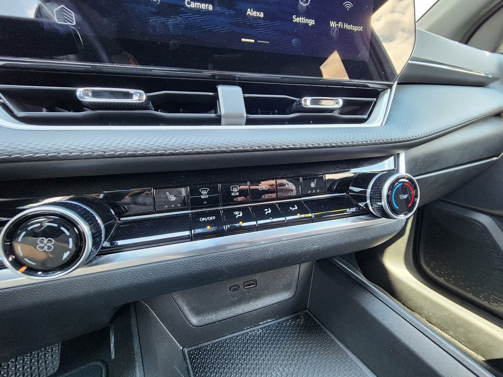 2025 Chevrolet Equinox LT - Photo 29