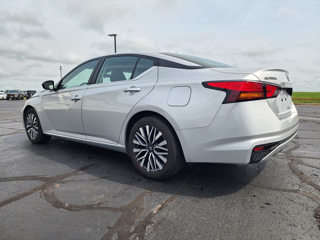 Used 2024 Nissan Altima 2.5 SV Sedan