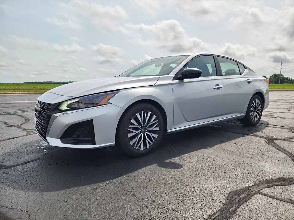 Used 2024 Nissan Altima 2.5 SV Sedan