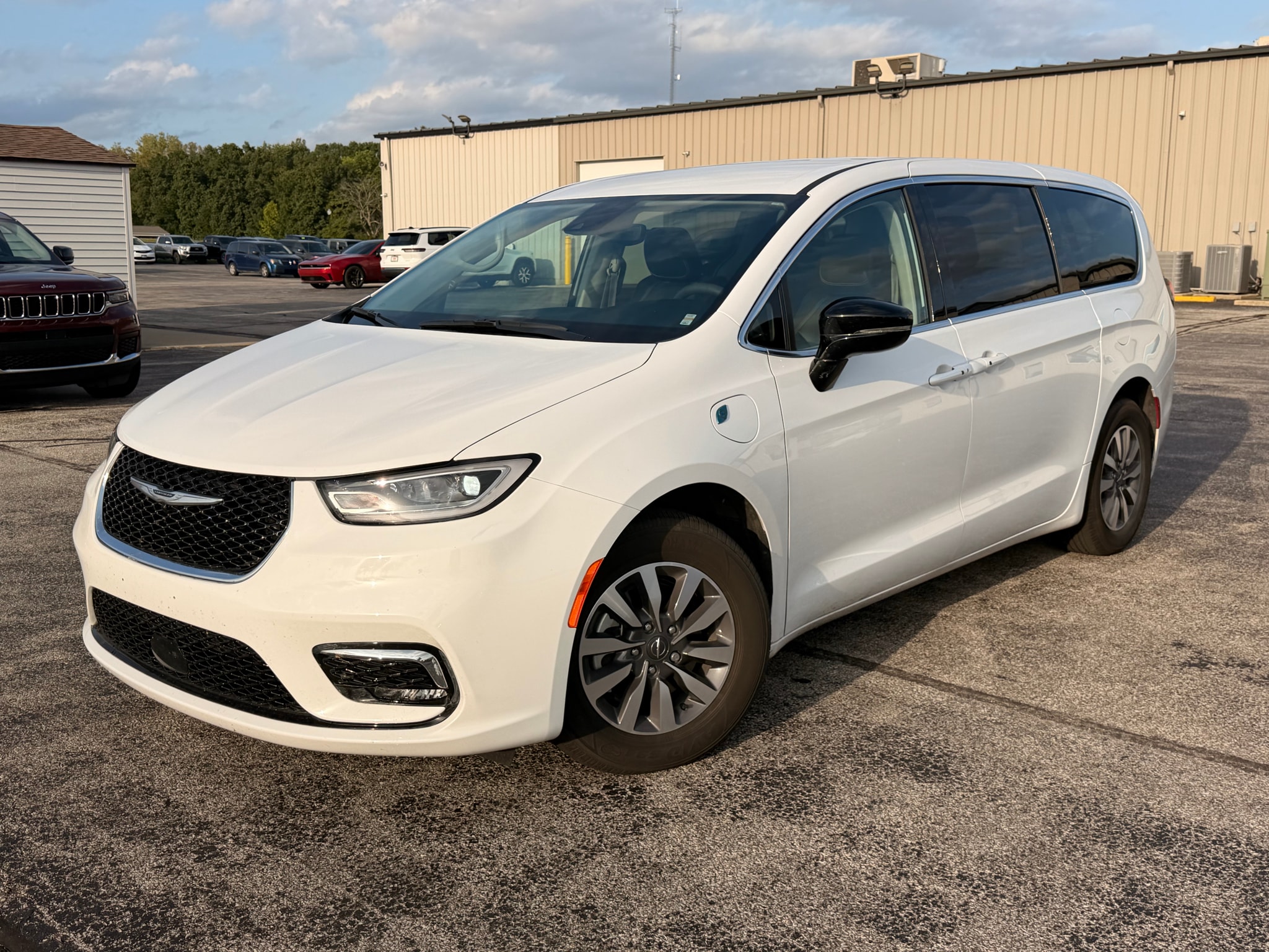 2024 Chrysler Pacifica PHEV Select