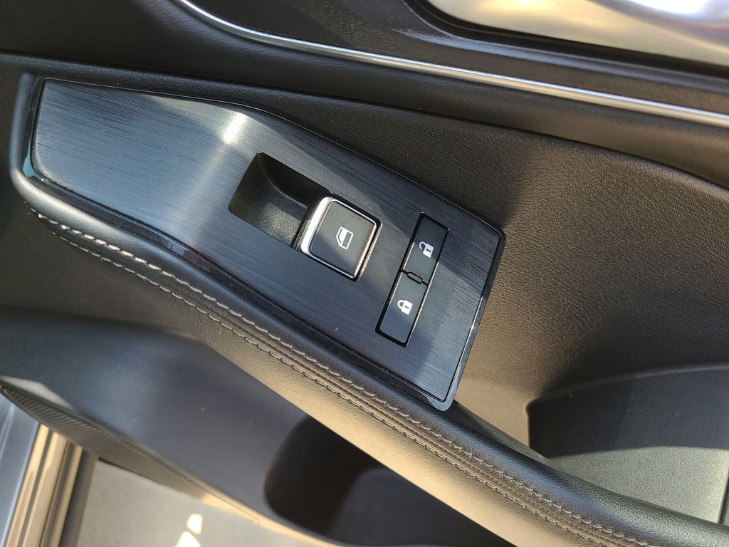 2025 Nissan Rogue Platinum - Photo 10