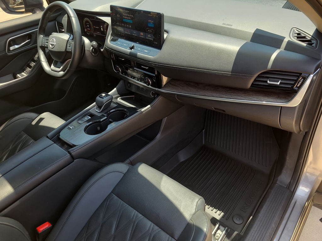 2025 Nissan Rogue Platinum - Photo 11