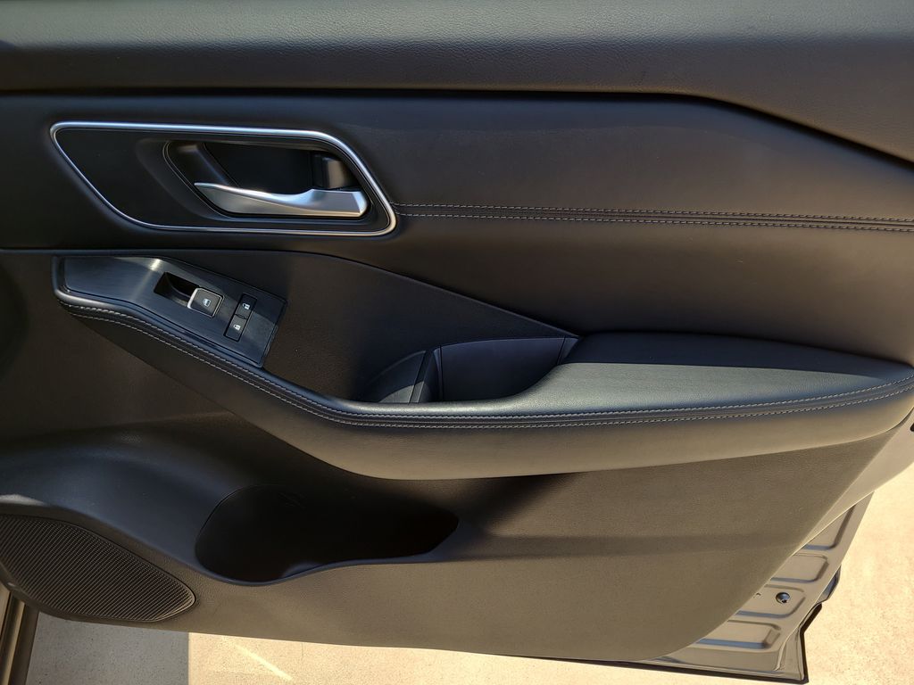 2025 Nissan Rogue Platinum - Photo 9
