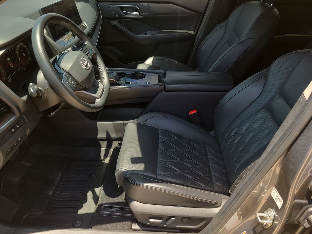 2025 Nissan Rogue Platinum - Photo 23