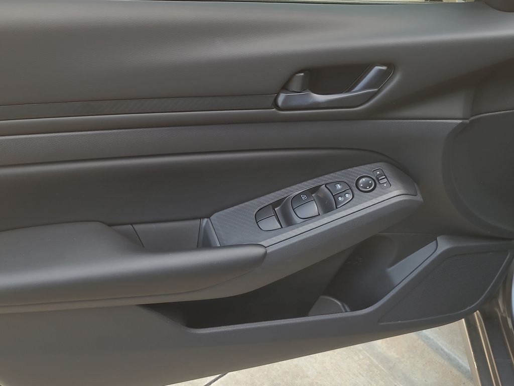 2025 Nissan Altima S - Photo 17