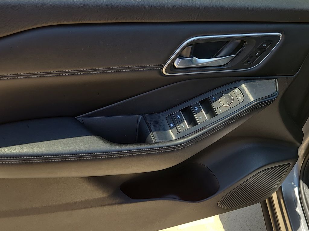 2025 Nissan Rogue Platinum - Photo 21