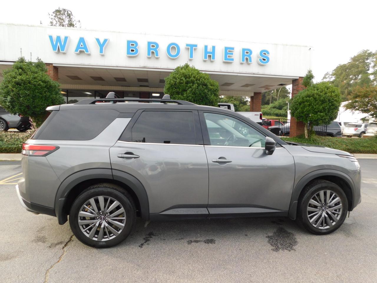 Used 2024 Nissan Pathfinder SL