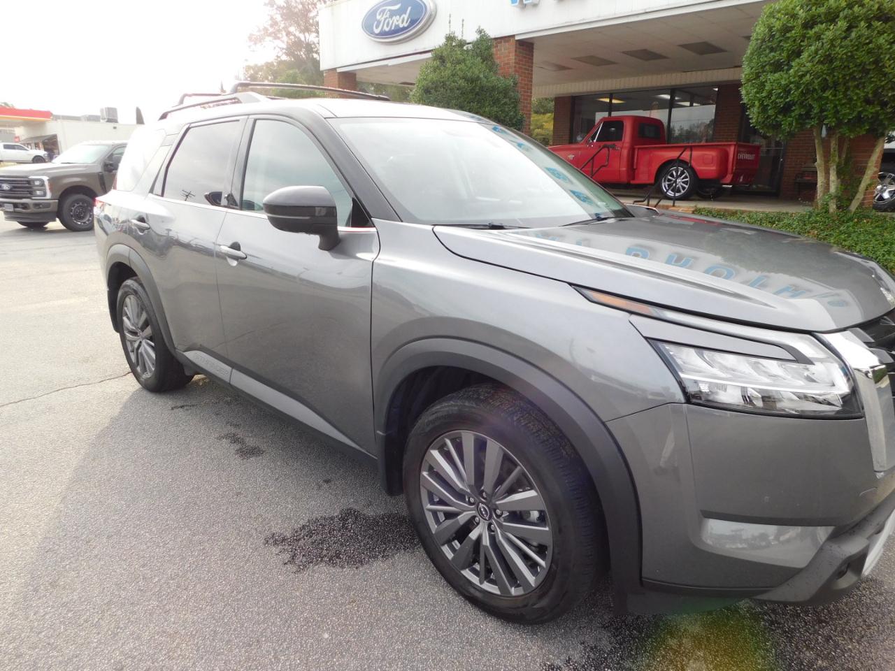 Used 2024 Nissan Pathfinder SL