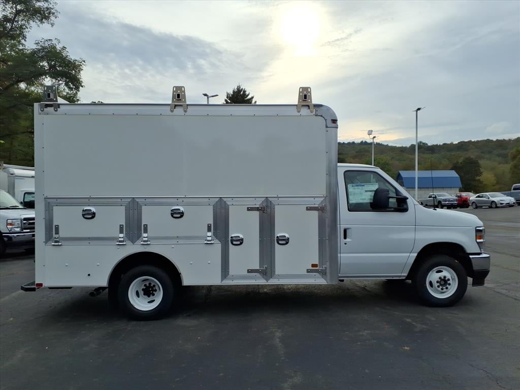 2026 Ford E-Series Cutaway Base - Photo 2