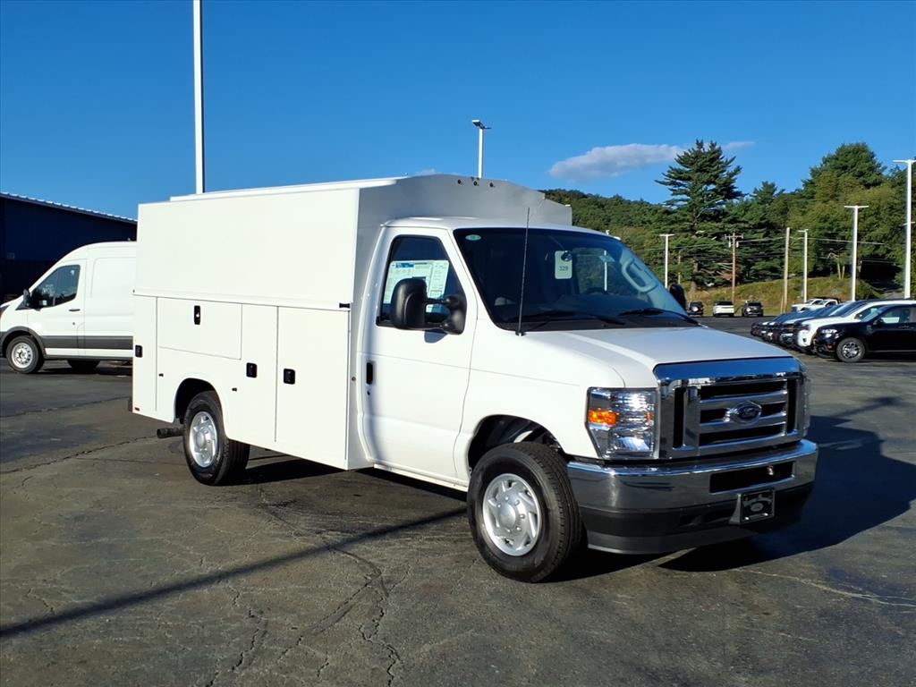 2025 Ford E-Series Base Cutaway E-350 SD  138 in. WB SRW Cutaway Chassis