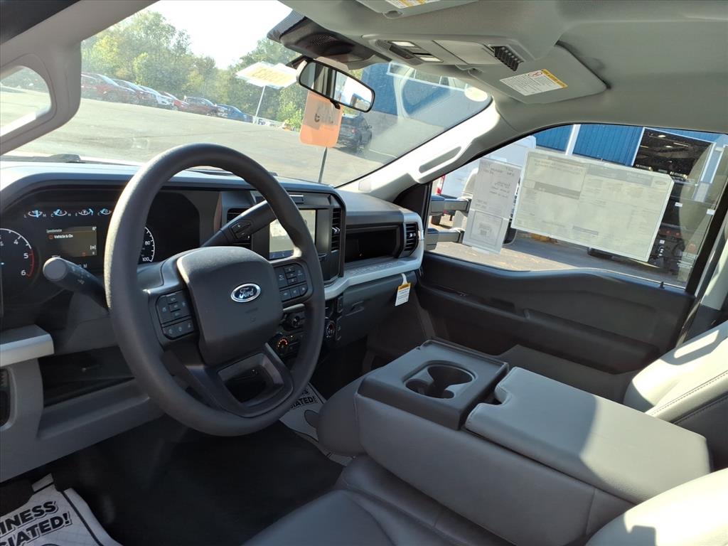 2025 Ford F-550 Super Duty Chassis Cab XL - Photo 8
