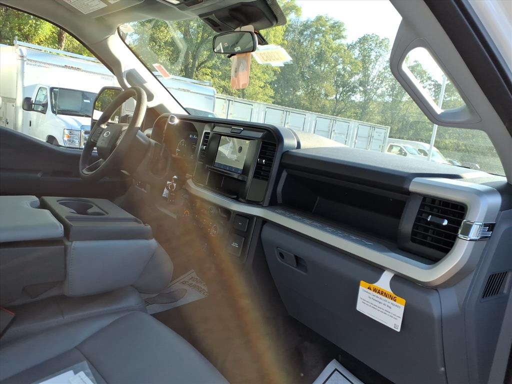 2025 Ford F-550 Super Duty Chassis Cab XL - Photo 13