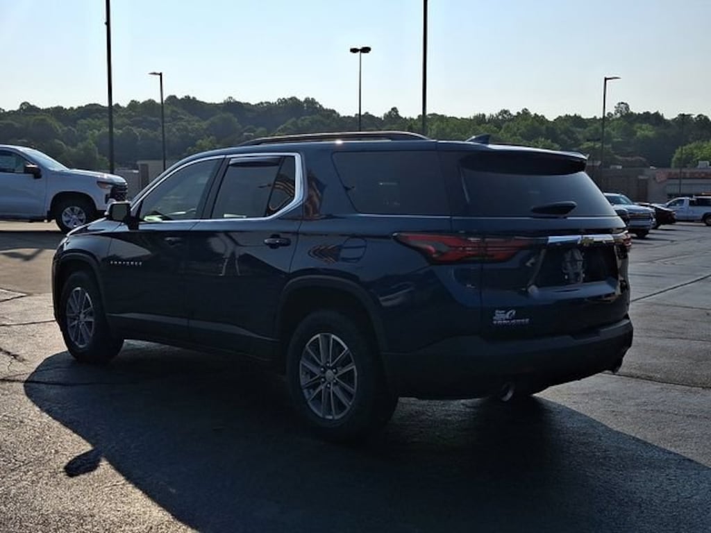 Used 2023 Chevrolet Traverse LT Cloth SUV