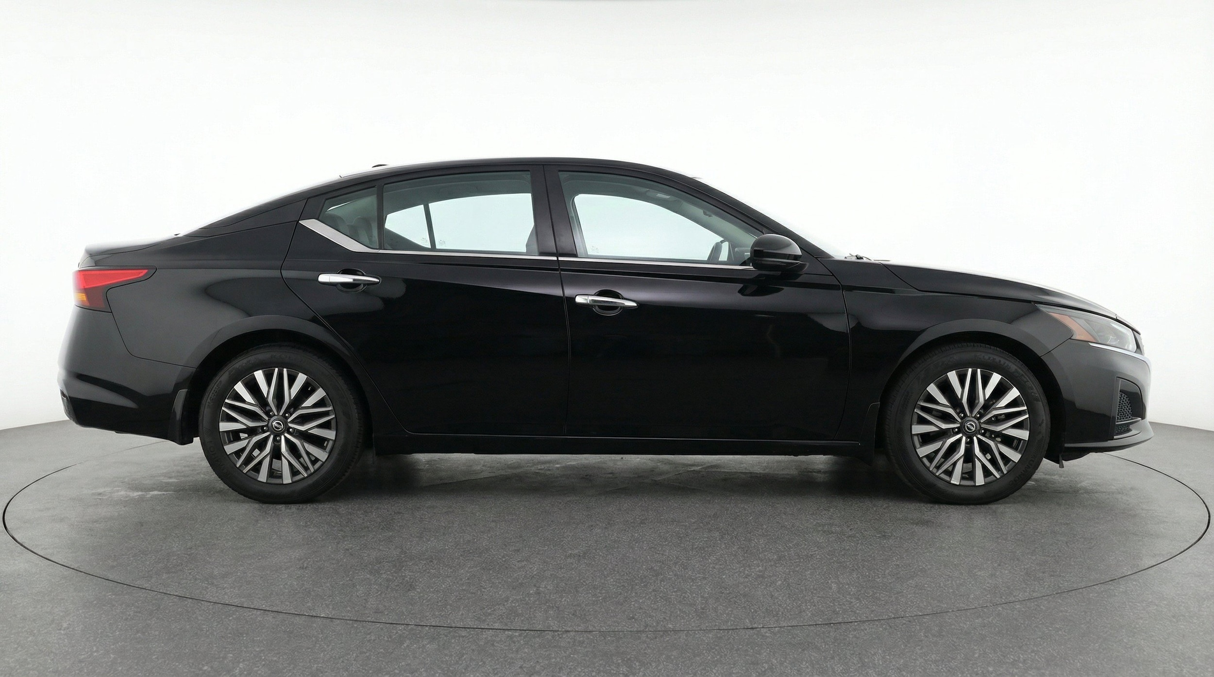 Thumbnail: 2025 Nissan Altima - 10