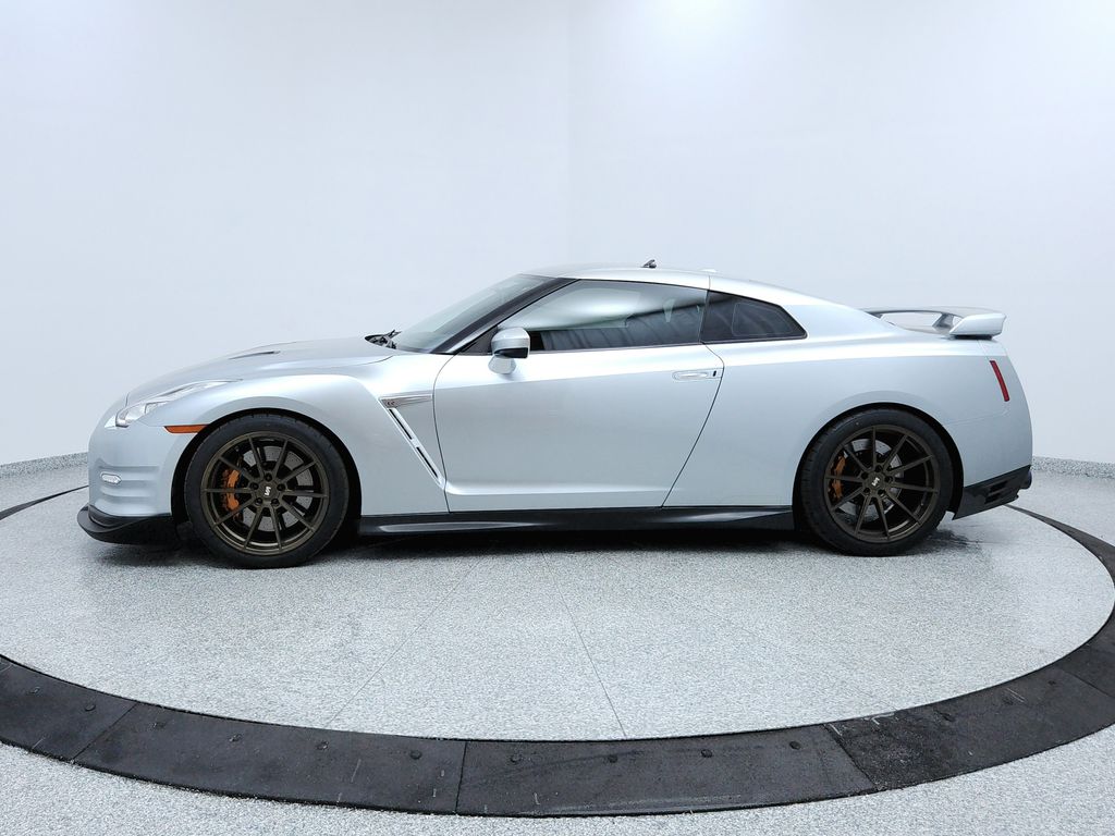 2015 Nissan GT-R Premium - Photo 2