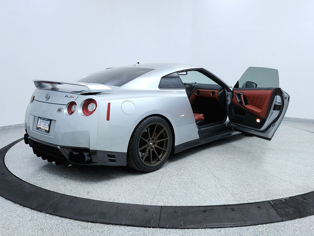 2015 Nissan GT-R Premium - Photo 11