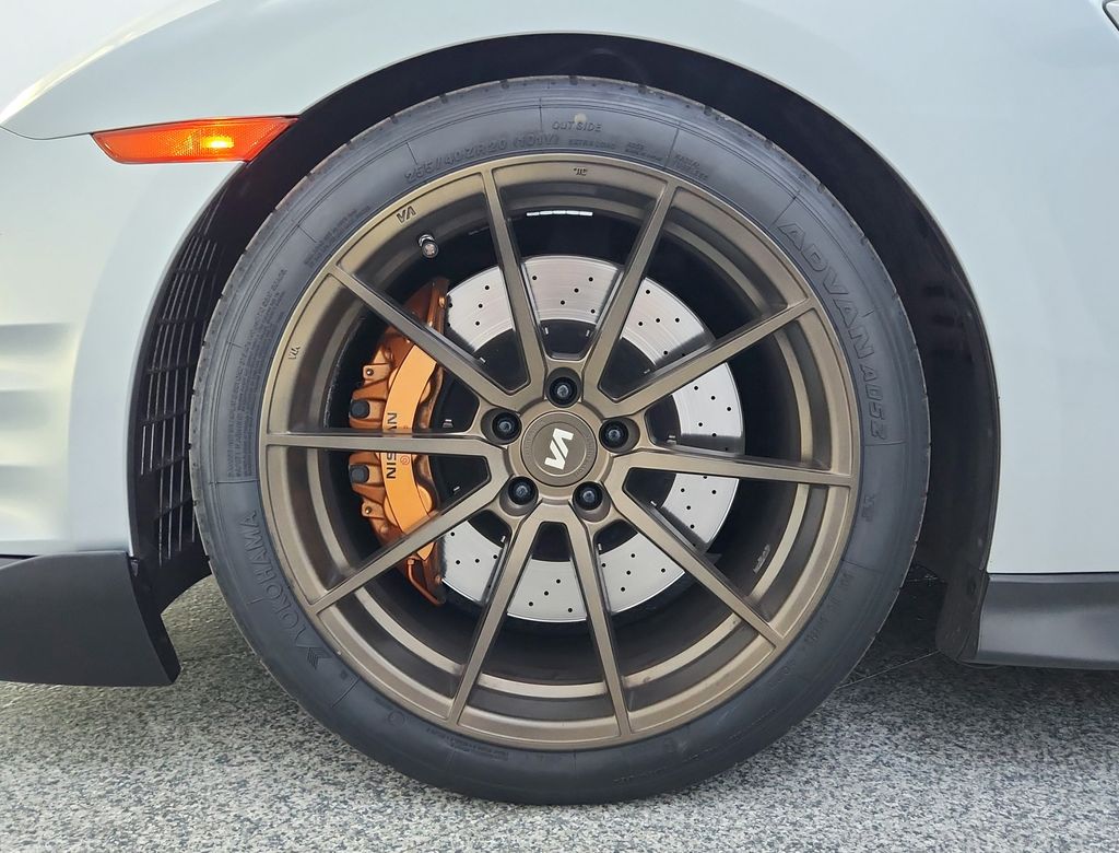 2015 Nissan GT-R Premium - Photo 13