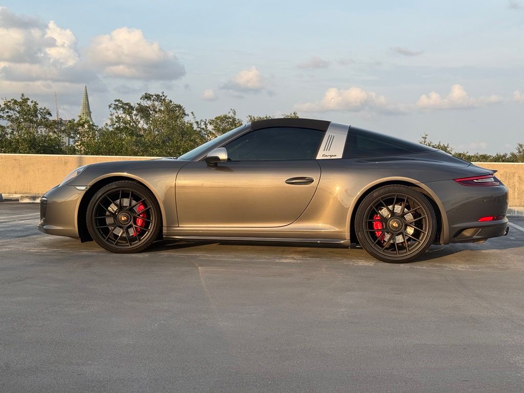 2019 Porsche 911 GTS - Photo 6