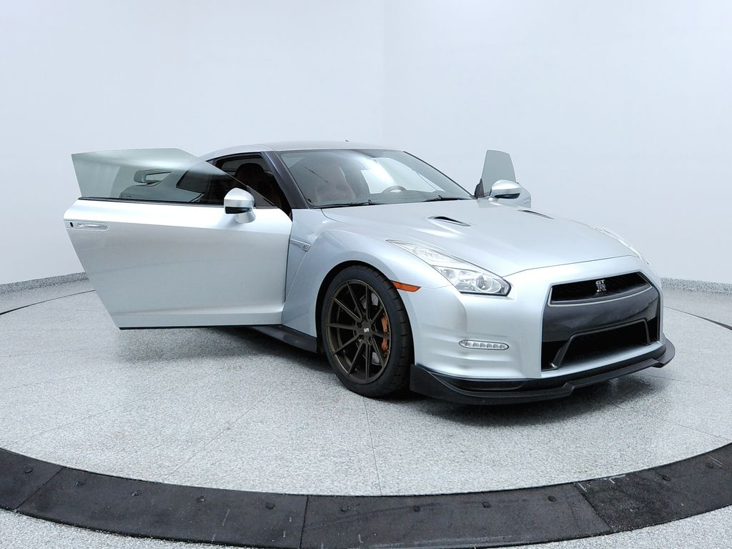 2015 Nissan GT-R Premium - Photo 12