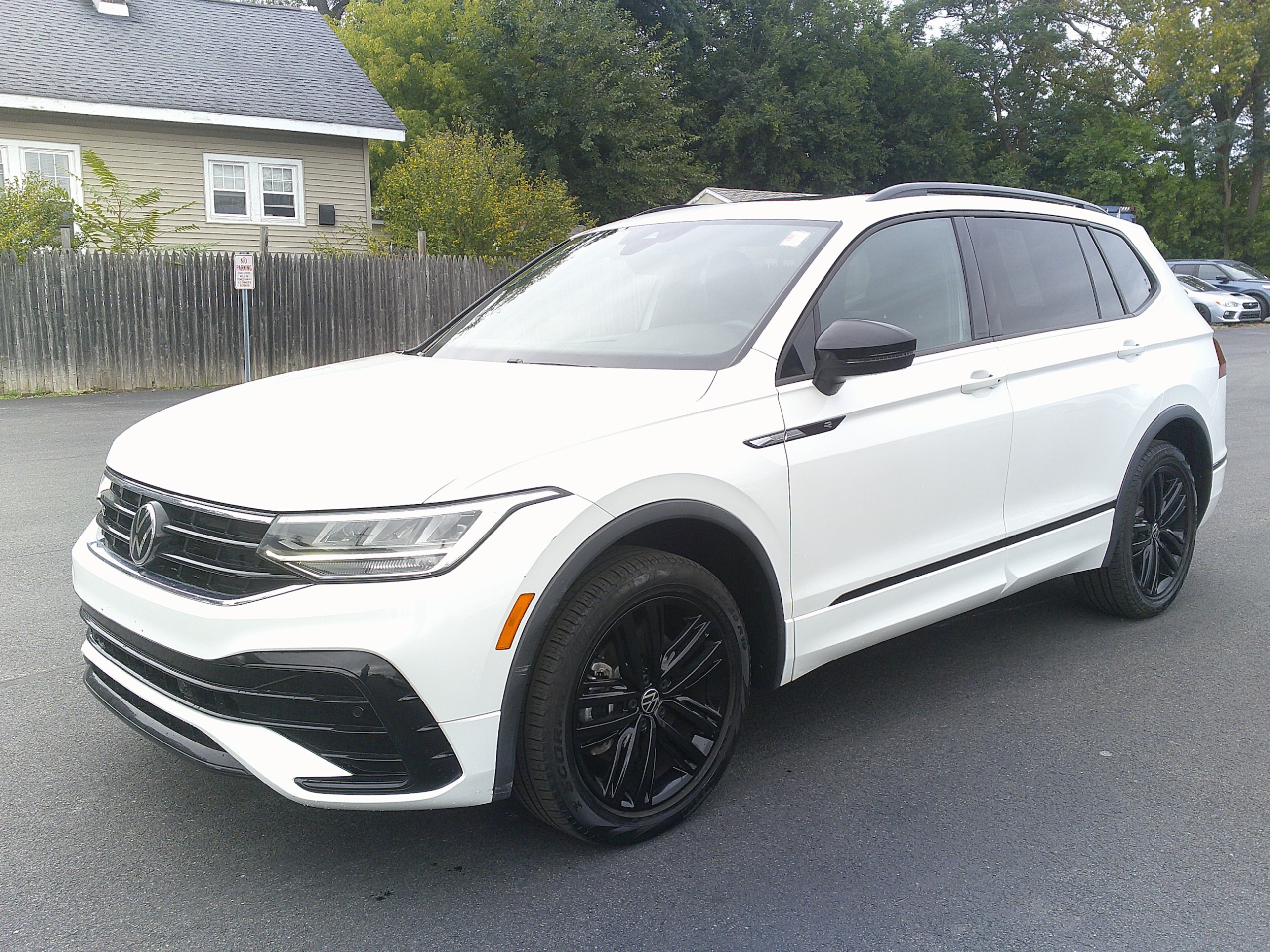 2022 Volkswagen Tiguan SE R-LINE BLACK