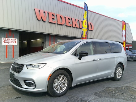 2024 Chrysler Pacifica Touring L Van Passenger Van
