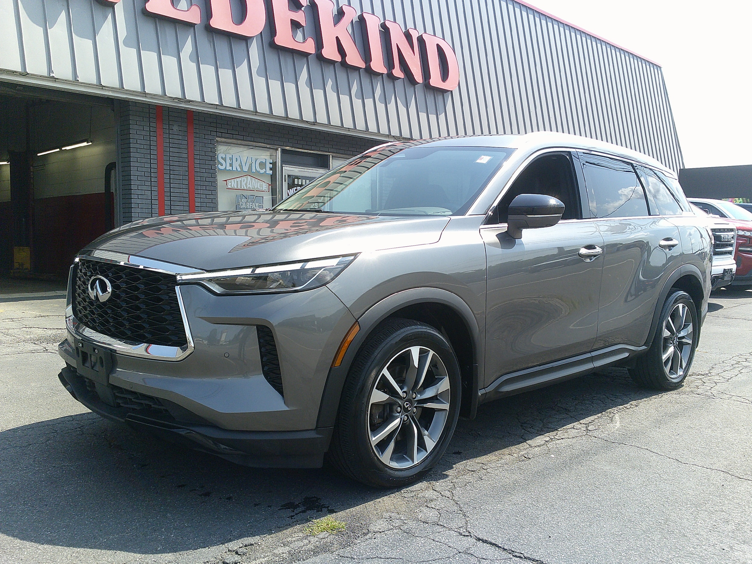 2023 INFINITI QX60 LUXE
