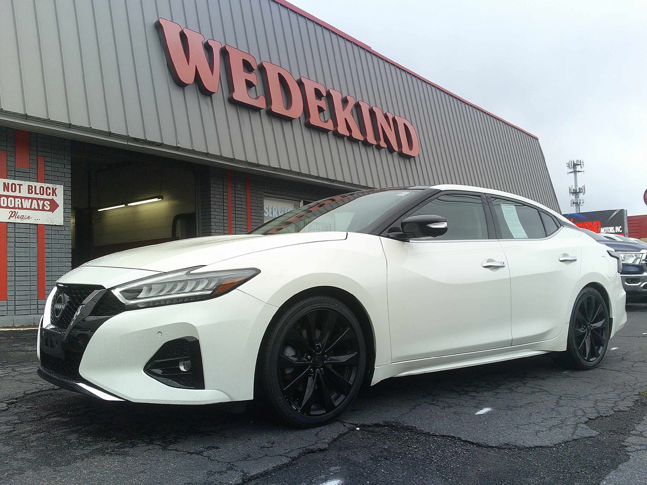 2023 Nissan Maxima