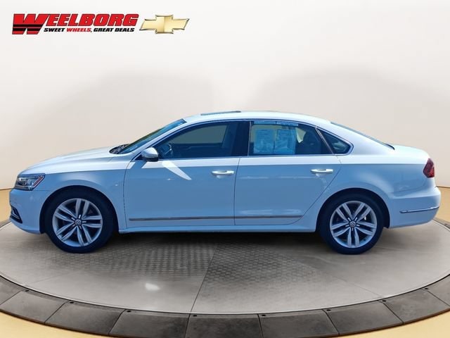 Used 2017 Volkswagen Passat SE with VIN 1VWGT7A3XHC032114 for sale in Glencoe, Minnesota