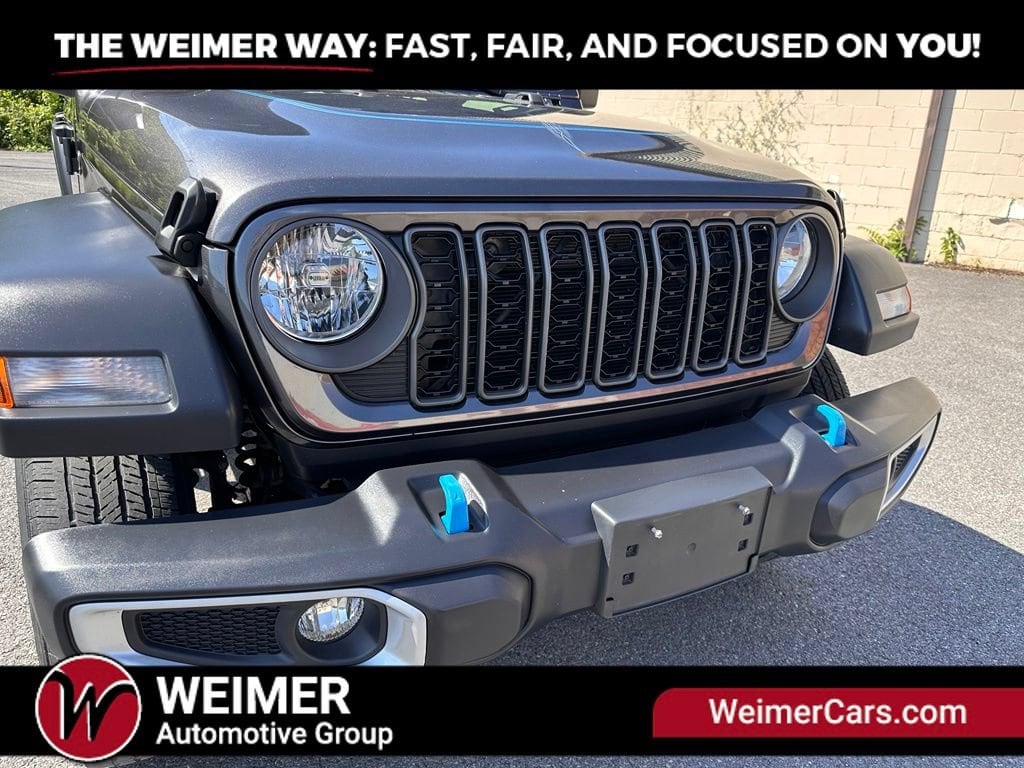 Used 2024 Jeep Gladiator Sport Truck Crew Cab