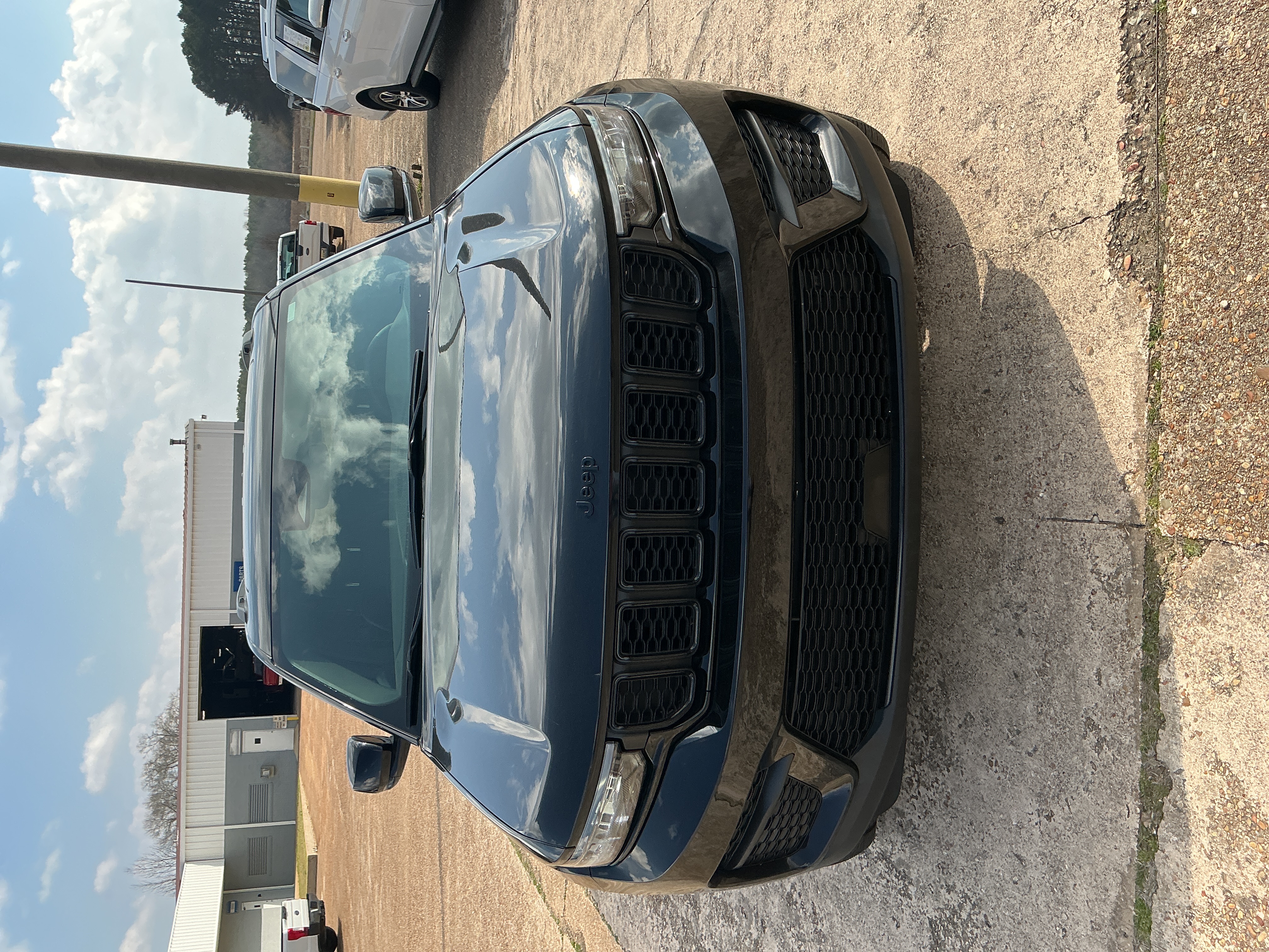 Used 2023 Jeep Grand Cherokee Laredo SUV