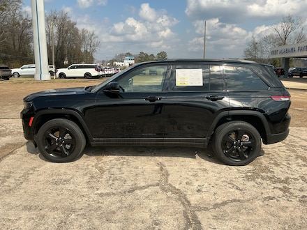 2023 Jeep Grand Cherokee Laredo SUV