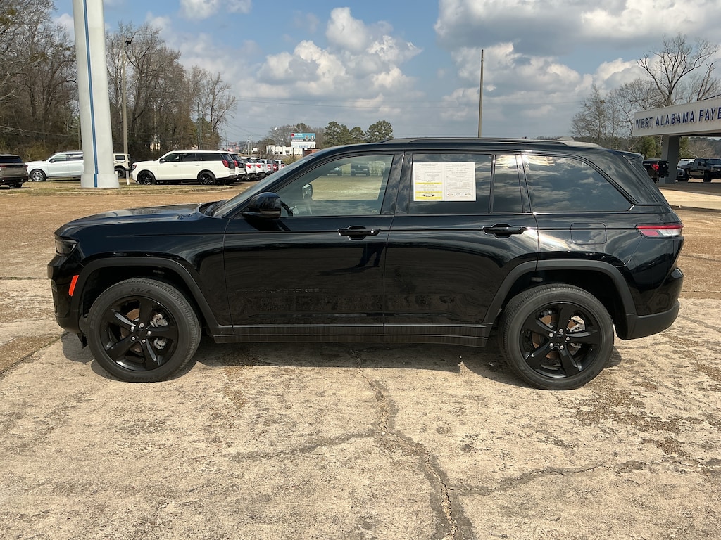 Used 2023 Jeep Grand Cherokee Laredo SUV