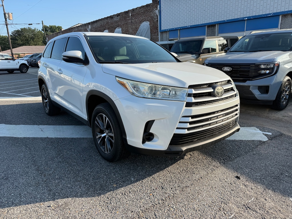 Used 2019 Toyota Highlander LE I4 SUV
